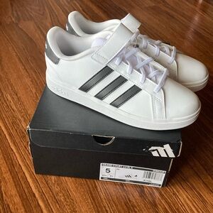 Adidas Grand Court 2.0 Classic White and Black Sneakers